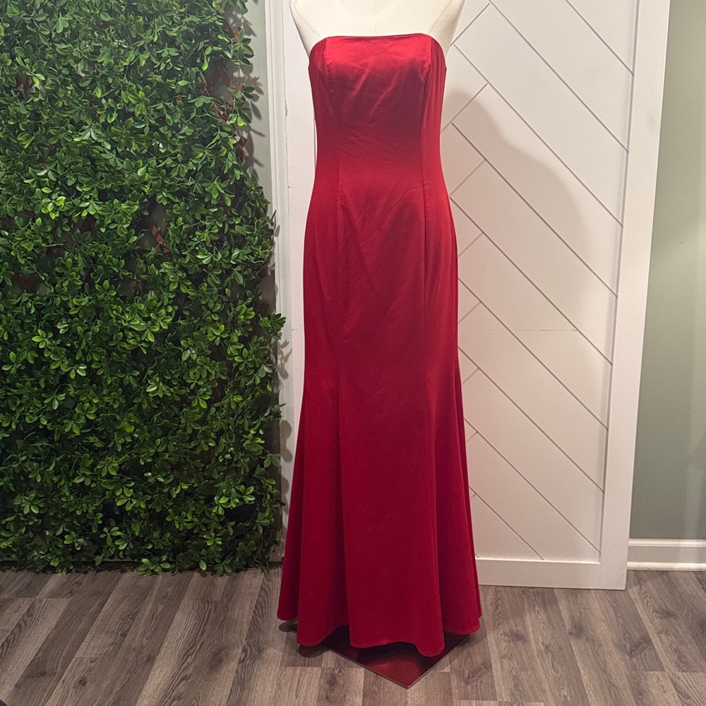 Hearts Run Wild Red Satin Strapless Dress - Picture 5 of 14